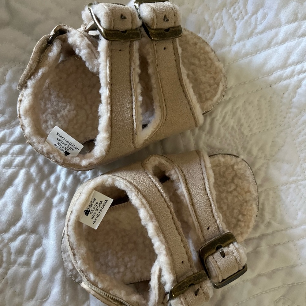 Baby Gap Beige Faux-Sherpa Sandals with Buckle Straps (size 6-12 months)